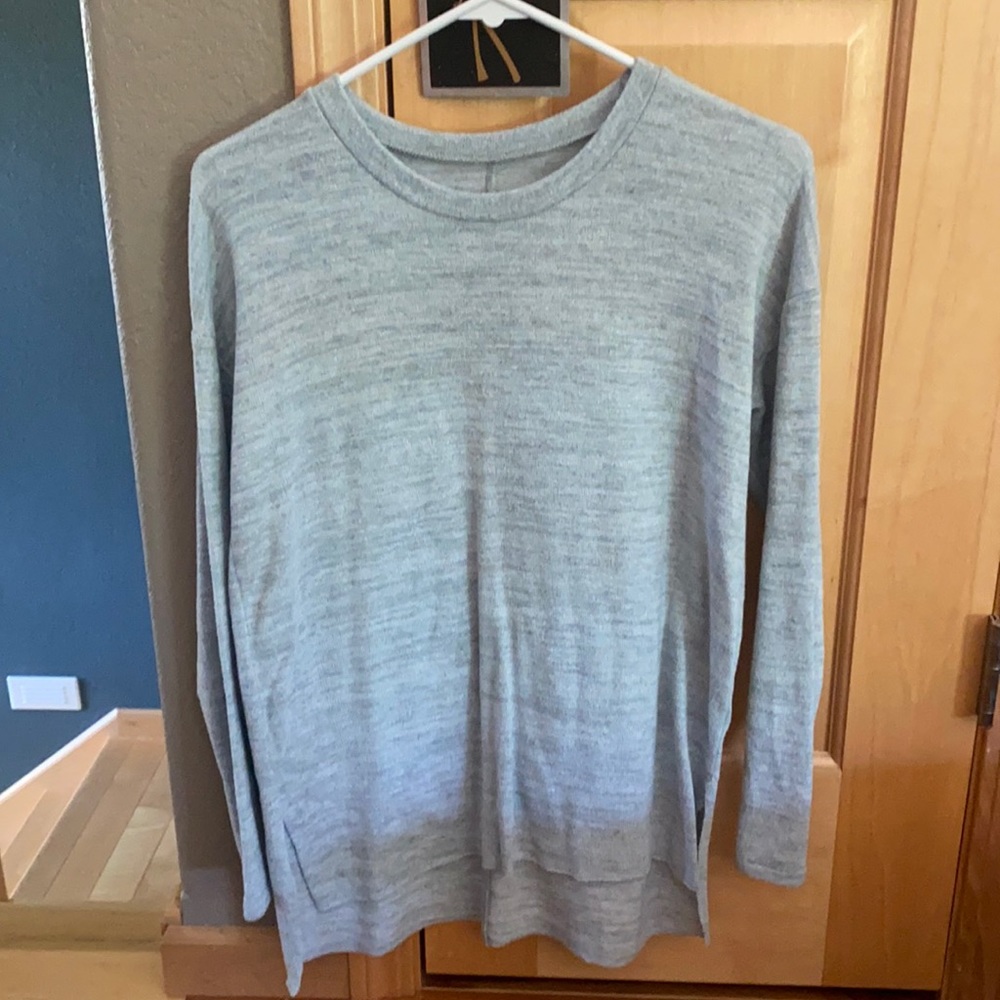 American Eagle Light Sweater